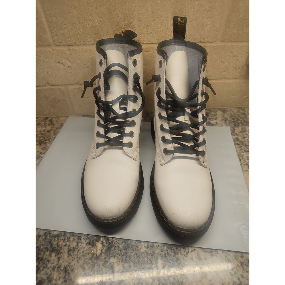 Dr. Doc Martens Size 6M/7L Leather White ZAVALA Lace Up Boots